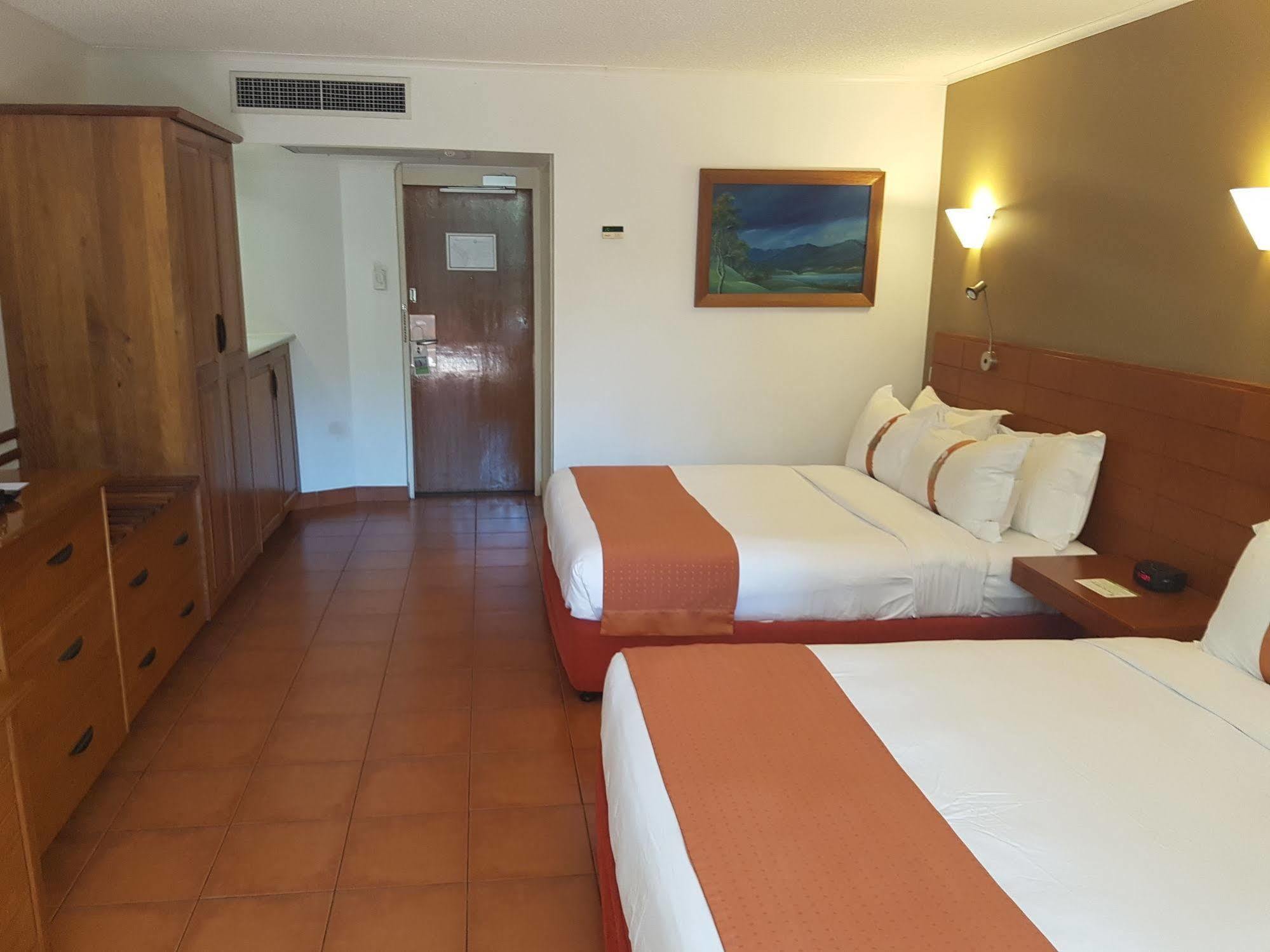 Holiday Inn & Suites Port Moresby By Ihg Exterior foto